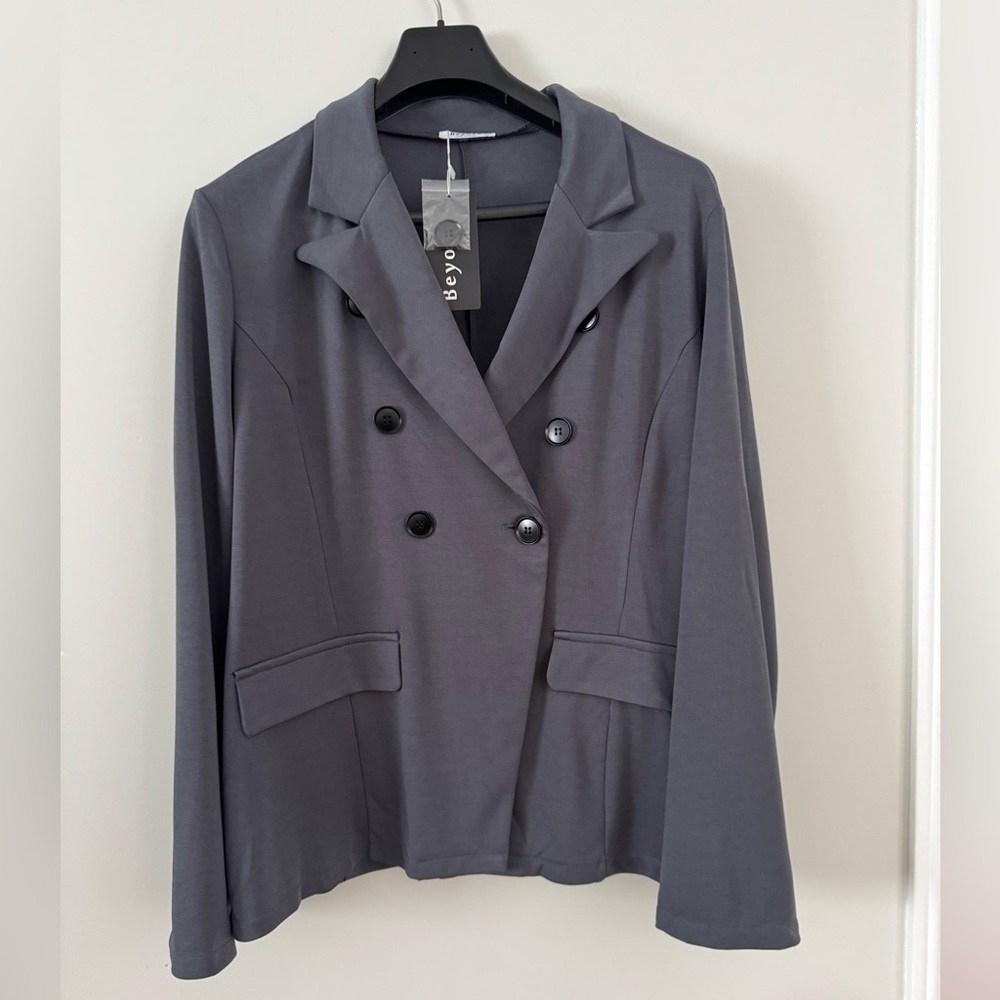 NWT grey woman’s grey vest. Relaxed fit. Great for spring